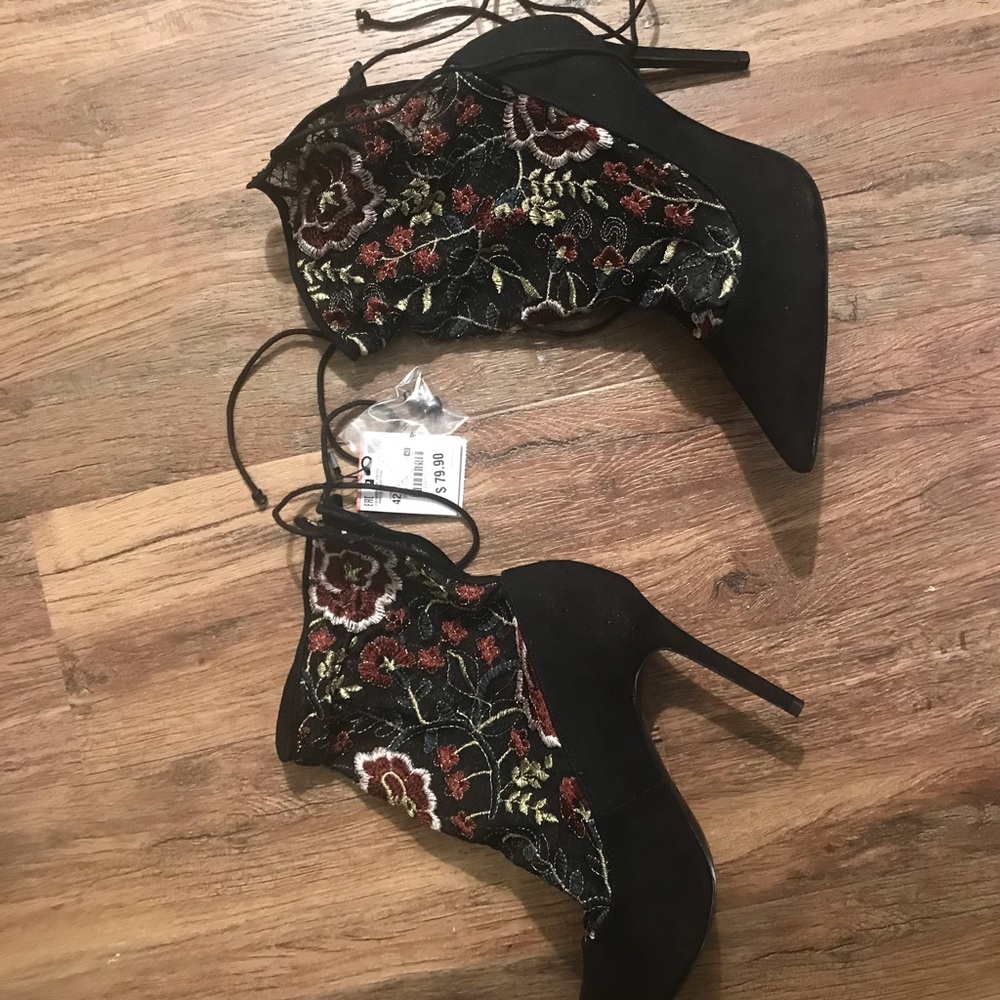Zara embroidered heels
